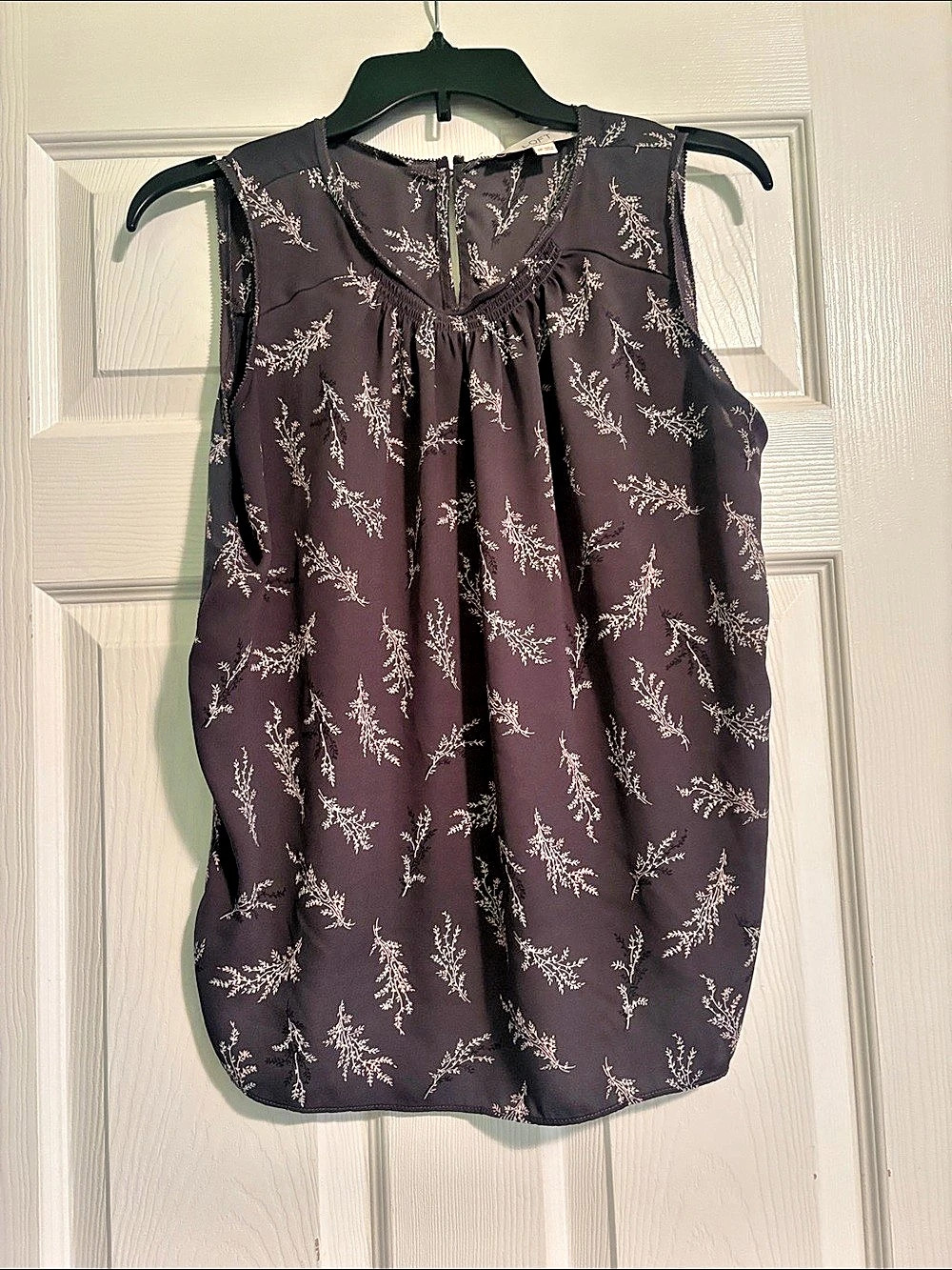 LOFT Floral Sleeveless Blouse in Purple Like New